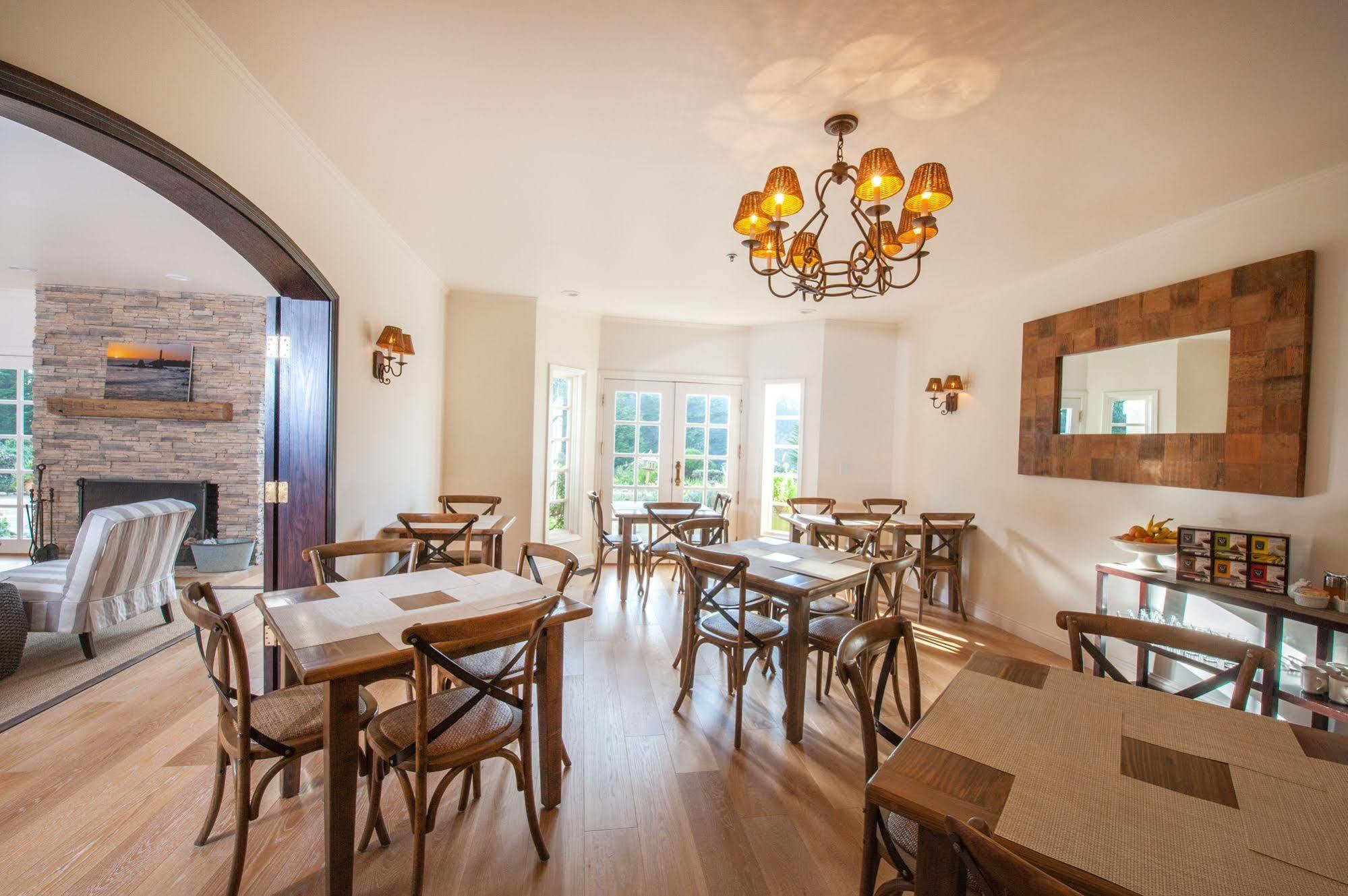 Hotel Seal Cove 3*